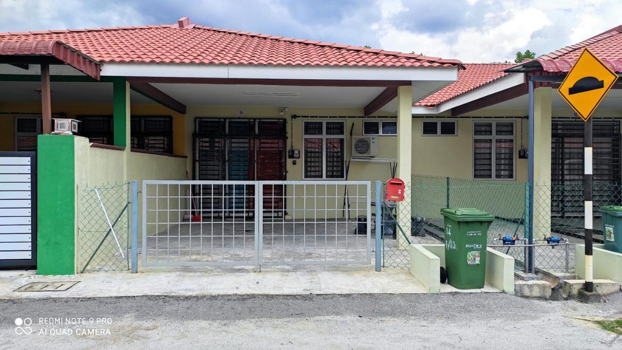 Neesa Homestay Bukit Gambang-Muslim Luaran gambar