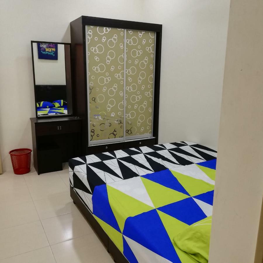 Neesa Homestay Bukit Gambang-Muslim Luaran gambar