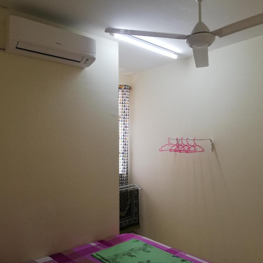 Neesa Homestay Bukit Gambang-Muslim Luaran gambar