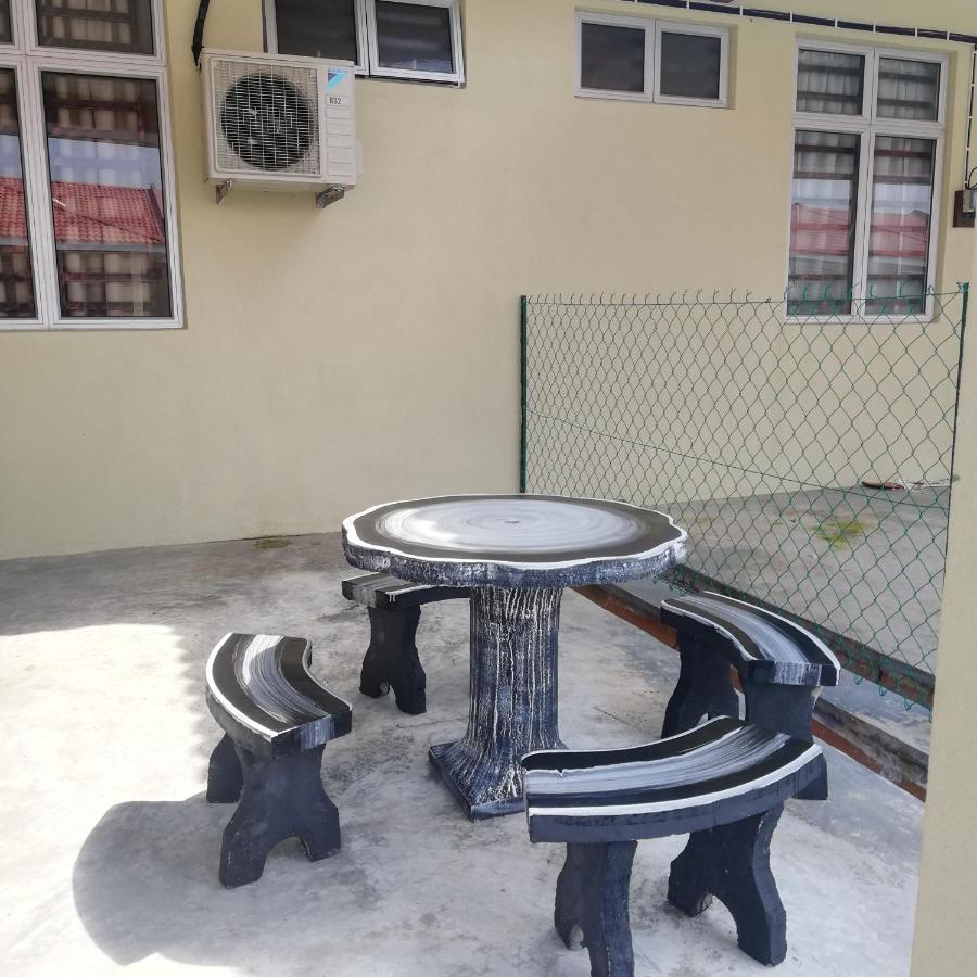 Neesa Homestay Bukit Gambang-Muslim Luaran gambar